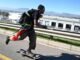 Perjalanan Skateboard Remaja Jason sepanjang 5.900 km