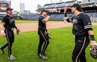 Purdue mencetak 8 poin dan membukukan 8 angka nol untuk mendominasi Iowa di Omaha – Purdue Boilermakers