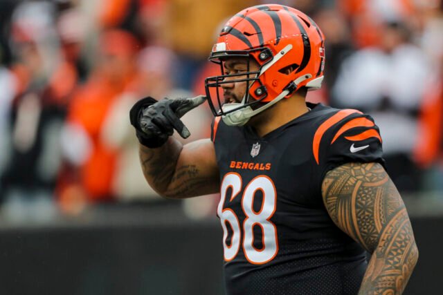 Raksasa menandatangani DT Josh Tupou