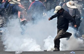 Rakyat Bolivia menuntut pengunduran diri presiden dalam protes massal baru