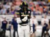 Ravens menandatangani Zion Young, menyelesaikan penandatanganan kelas draf