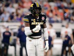 Ravens menandatangani Zion Young, menyelesaikan penandatanganan kelas draf