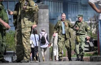 Rusia dan Ukraina saling melancarkan serangan besar-besaran menjelang perayaan Kremlin selama Perang Dunia II