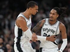 San Antonio Spurs bangkit untuk memenangkan Game 4 dan mengikat final Wilayah Barat