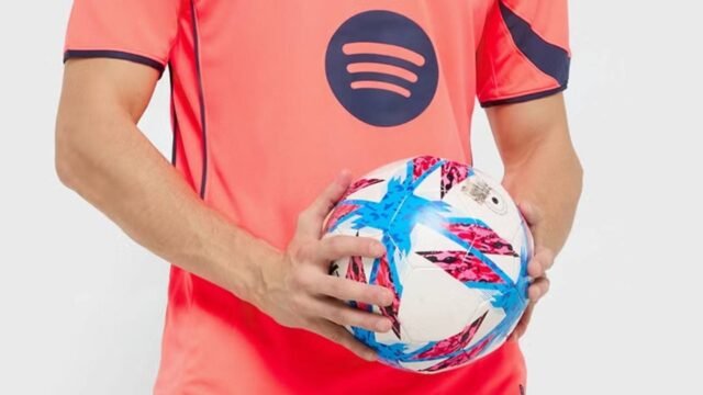 Seragam ketiga Barcelona yang terinspirasi Total 90 untuk musim 2025/26