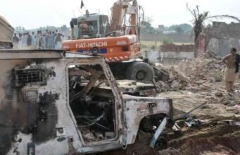 Serangan bom mobil di pos pemeriksaan menewaskan sedikitnya 15 orang di barat laut Pakistan: polisi