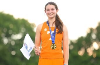 Tennessee memenangkan kejuaraan SEC dengan enam penampilan podium