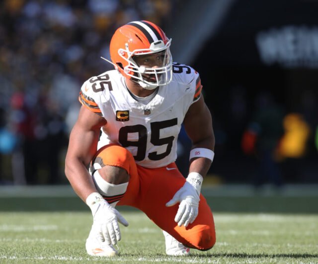 Terbaru tentang Browns, DE Myles Garrett