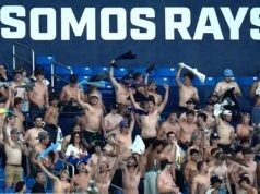 Tren Tarps Off sedang melanda dunia bisbol: NPR