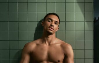Trent Alexander-Arnold membintangi kampanye pakaian dalam terbaru Calvin Klein