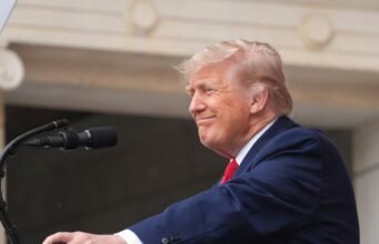 Trump mengatakan dia akan menjadi headline National Mall setelah artis keluar: NPR