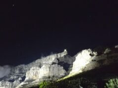 Turis Tiongkok diselamatkan dari Table Mountain setelah pendakian ulang tahun berakhir dalam kegelapan