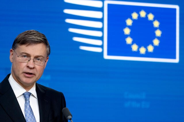 UE kecewa dengan pelonggaran sanksi minyak AS terhadap Rusia