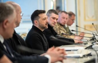 Ukraina Zelensky bersikeras keanggotaan penuh UE, menolak Merz