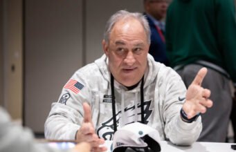 Vic Fangio dari Eagles berencana untuk melatih setidaknya dua musim lagi