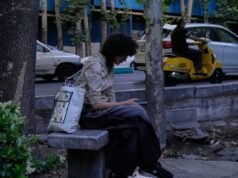 Warga Iran kembali online setelah sebulan pemadaman listrik: NPR