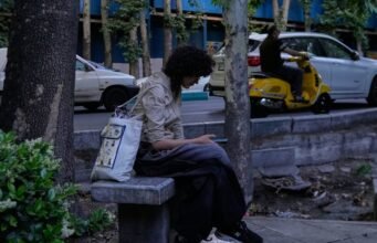 Warga Iran kembali online setelah sebulan pemadaman listrik: NPR