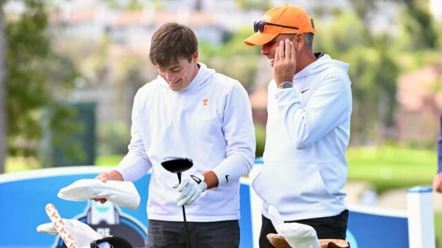 Nomor 18 Penerbangan jatuh dalam playoff di Kejuaraan NCAA dan