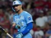Jac Caglianone dari Royals meninggalkan pertandingan Twins karena cedera bahu