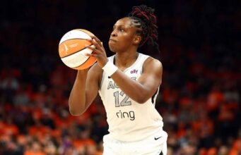 Chelsea Gray melewati pelatih kepala Becky Hammon dalam assist sepanjang masa di Las Vegas