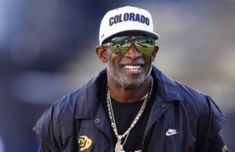 Deion Sanders mencetak kemenangan besar dalam perekrutan melawan West Virginia