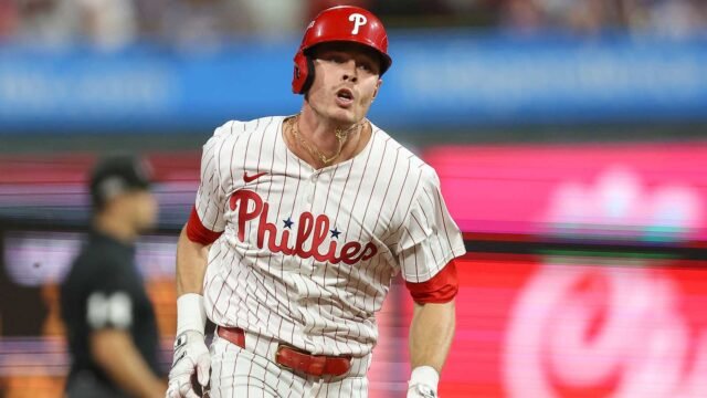 Max Kepler yang ditangguhkan menandatangani kontrak satu tahun dengan tim