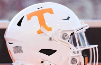 Relawan mendapatkan CB bintang 4 di Ole Miss, Florida