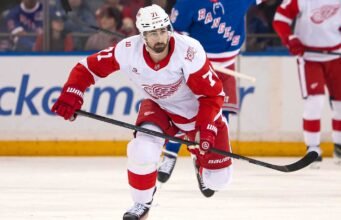 Apakah Dylan Larkin Tertarik pada Philly Di Tengah Permintaan Perdagangan?