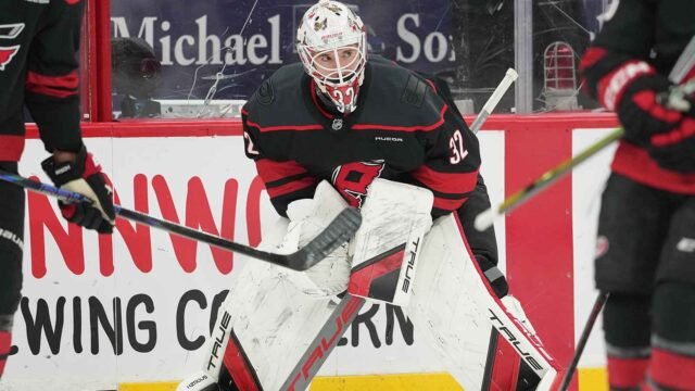 Brandon Bussi memulai Game 4 Final Piala Stanley