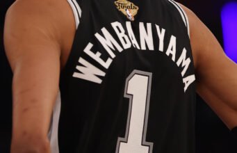 Reaksi ‘menarik’ Ben Stiller terhadap Wemby menghindari pelanggaran mencolok atas pukulan Jalen Brunson