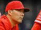 Angels menandatangani kembali starter veteran untuk kontrak liga kecil