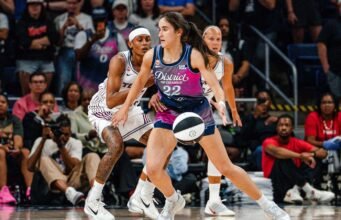 Sonia Citron membuat buzzer beater untuk menjatuhkan Tempo Brittney Sykes