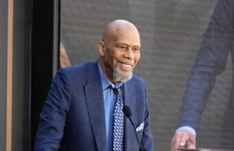 Kareem Abdul-Jabbar menyaksikan USMNT mengalahkan Paraguay