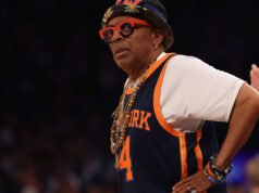 Spike Lee akhirnya mendapatkan gelar NBA setelah menjadi pemegang tiket musiman untuk pertandingan pertama Patrick Ewing