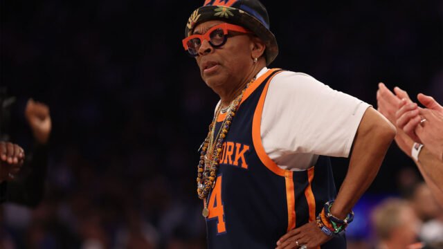 Spike Lee akhirnya mendapatkan gelar NBA setelah menjadi pemegang tiket