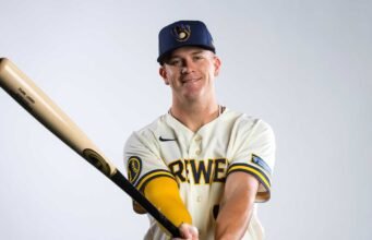 Pembuat bir memanggil prospek shortstop menjelang seri Guardians
