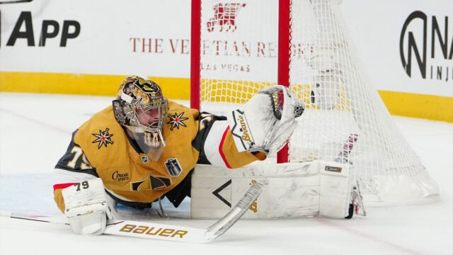 Carter Hart tampak emosional setelah kekalahan Piala Stanley