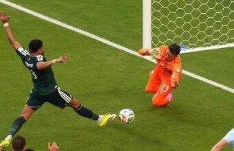 Al Amri mencetak gol sebelum turun minum untuk mengancam kejutan lainnya