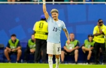 Araujo menyelamatkan poin untuk Amerika Selatan setelah perombakan Bielsa