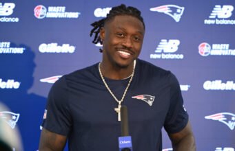 Baca lebih lanjut tentang perdagangan Patriots-Eagles AJ Brown