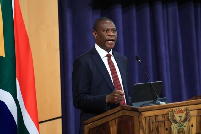 Bagaimana strategi migrasi baru Afrika Selatan bertujuan untuk mengamankan perbatasan