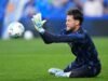 Barcelona memantau dengan cermat veteran La Liga saat mereka mempertimbangkan untuk hengkang musim panas ini; Napoli juga tertarik