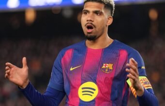 Bek Barcelona bergabung dengan kamp tim nasional setelah perawatan spesialis di Spanyol