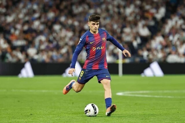 Bintang Barcelona Pedri mencetak gol saat Spanyol mengalahkan Peru di