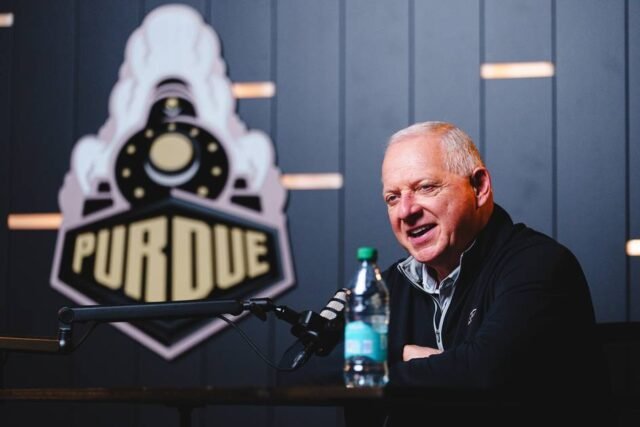 Bobinski mengumumkan rencana untuk pensiun pada akhir tahun - Purdue