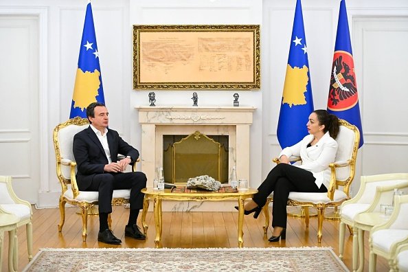 Brussels mengawasi Kosovo melaksanakan pemilu di tengah krisis politik
