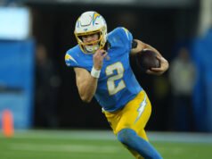 Colts menandatangani QB Easton Stick