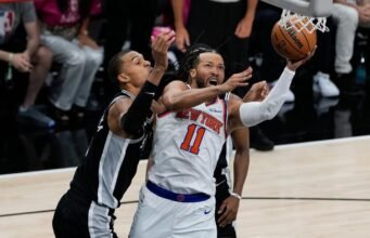 Cool Knicks bersiap menghadapi lonjakan kuarter keempat saat Brunson melampaui Wembanyama untuk meraih kemenangan Game 1 di New York