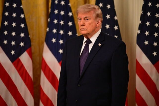 DPR memberikan suara untuk mengekang perang Trump terhadap Iran ketika