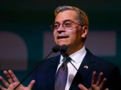 Dalam pemilihan gubernur California, Xavier Becerra dari Partai Demokrat menempati posisi pertama: NPR